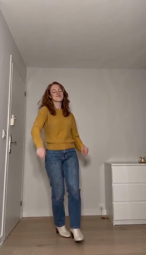A Toc Toc AI video: a woman doing the solo dance in a white room